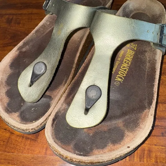 BIRKENSTOCK Gizeh Green Metallic Sandals Size 37 or 6 or 6.5