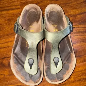 BIRKENSTOCK Gizeh Green Metallic Sandals Size 37 or 6 or 6.5