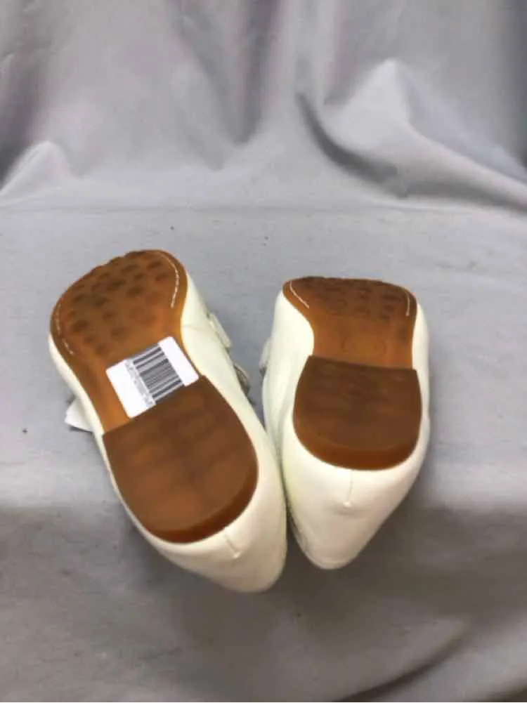 BORN SIZE 10 Ladies SHOES