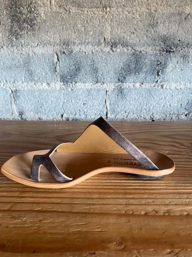 Cydwoq Key Sandals
