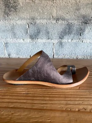 Cydwoq Key Sandals