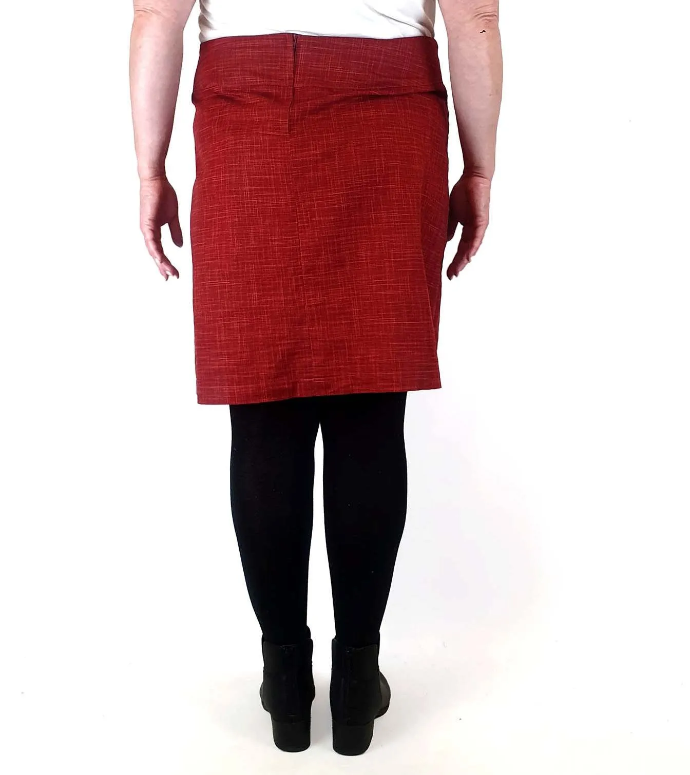 Essaye by Surface Art red skirt size 3XL (best fits 18-20)
