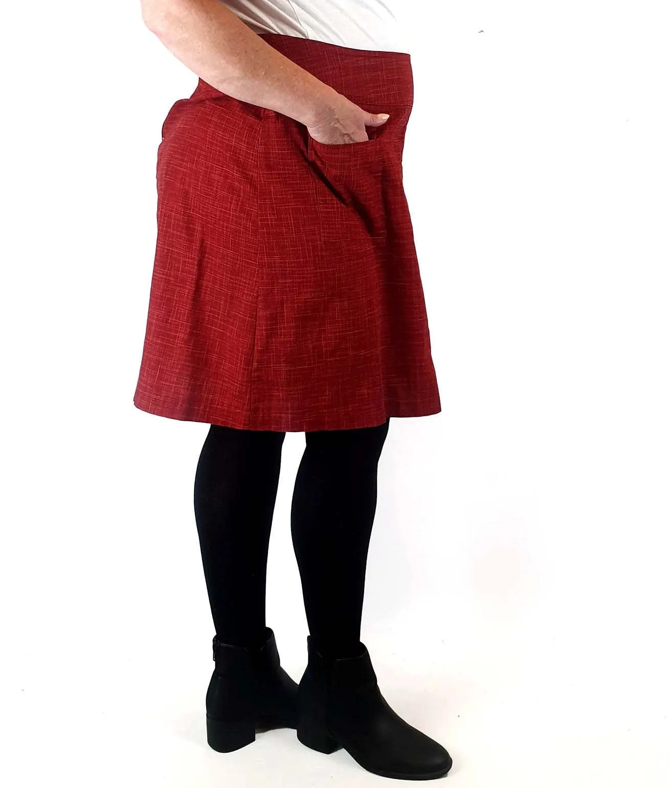 Essaye by Surface Art red skirt size 3XL (best fits 18-20)
