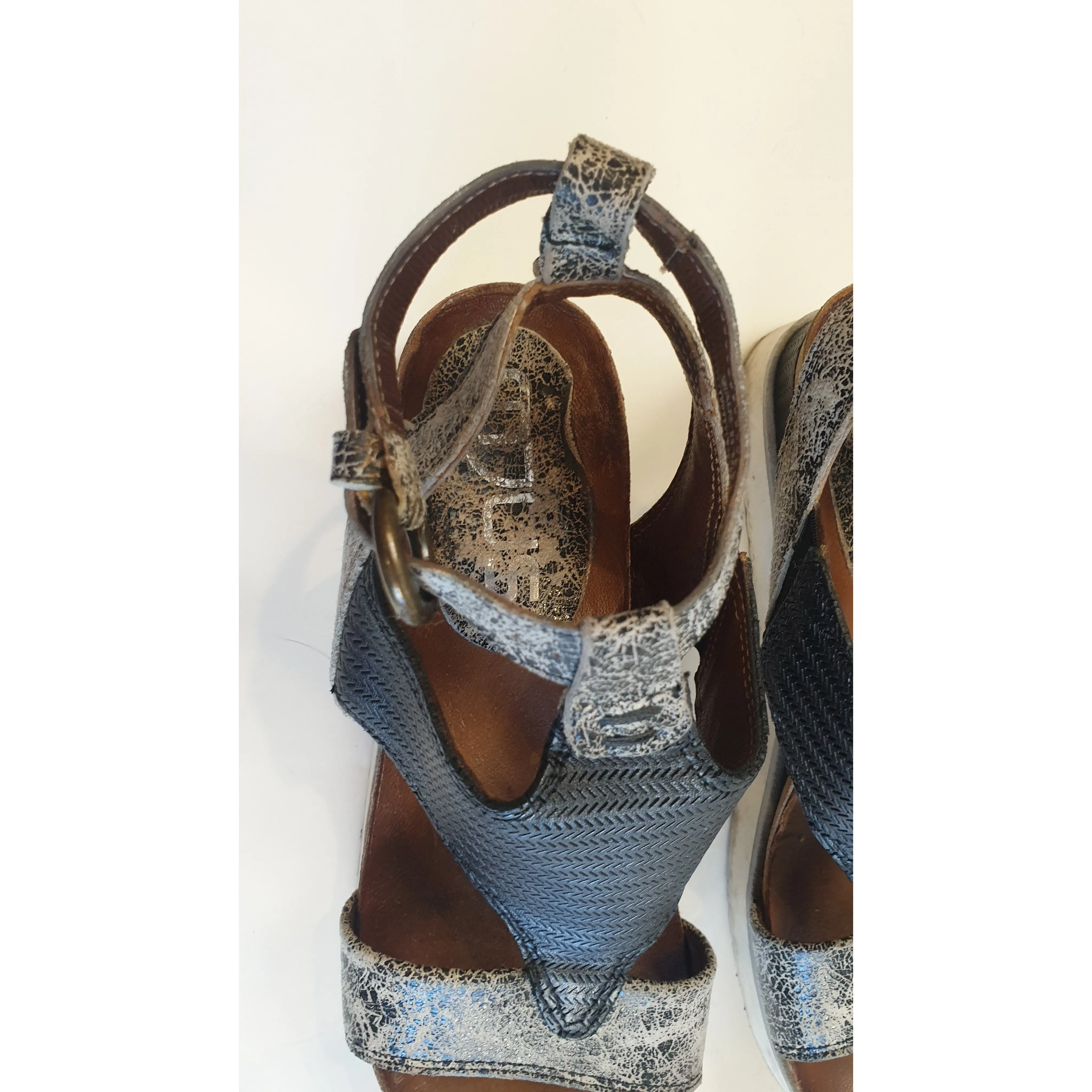MJUS black and white mottled leather platform sandal shoe size 37