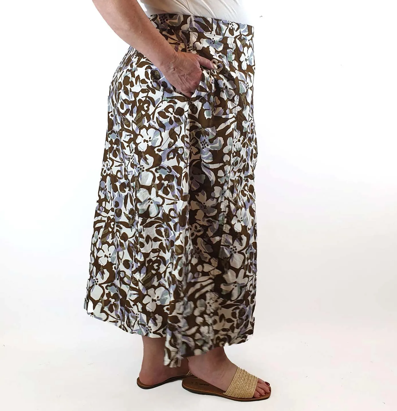 Sportscraft brown-based floral print skirt size 18 (fits sizes 16-18)