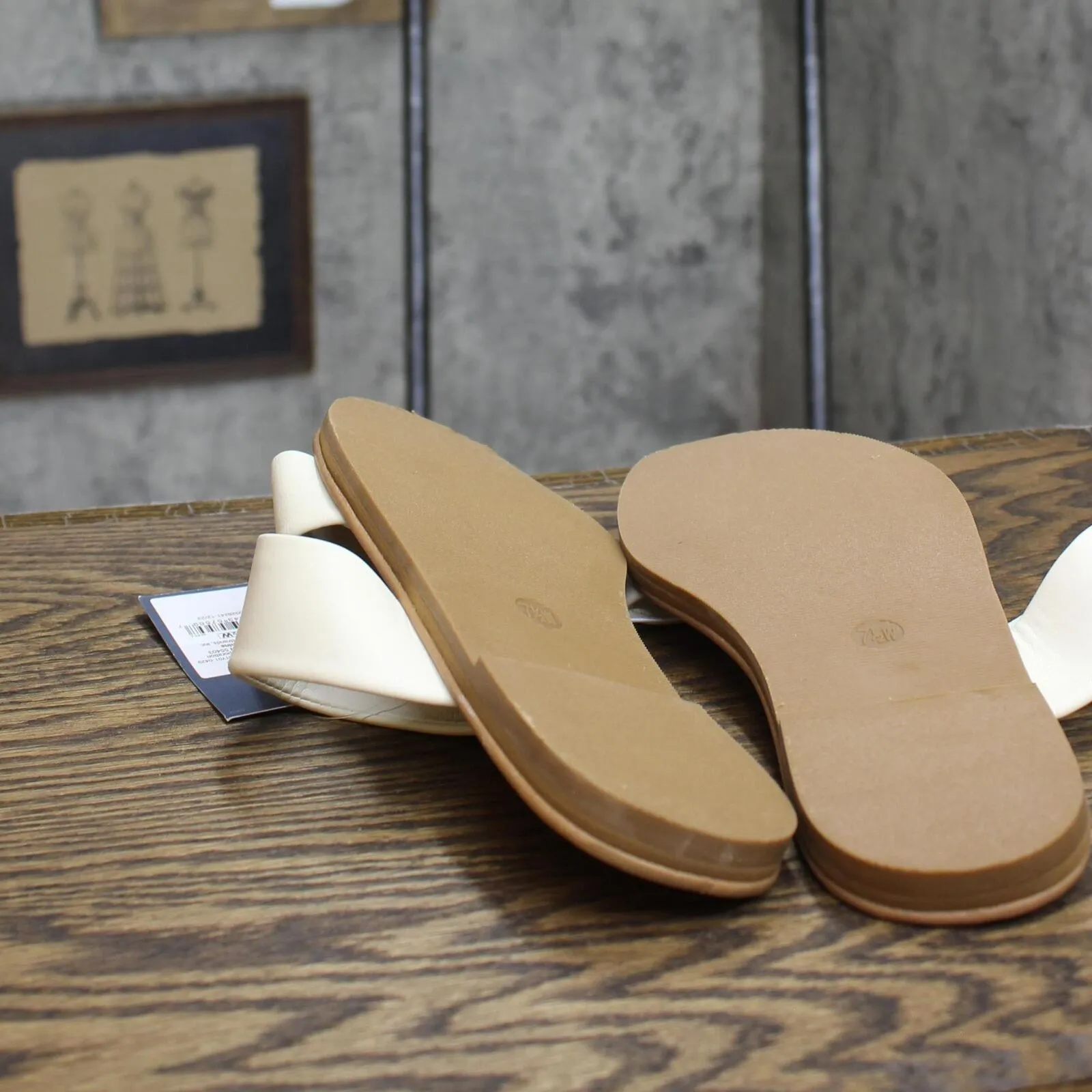 Universal Thread Women's Dora Wide Width Footbed Sandals Cream Brown 7.5W