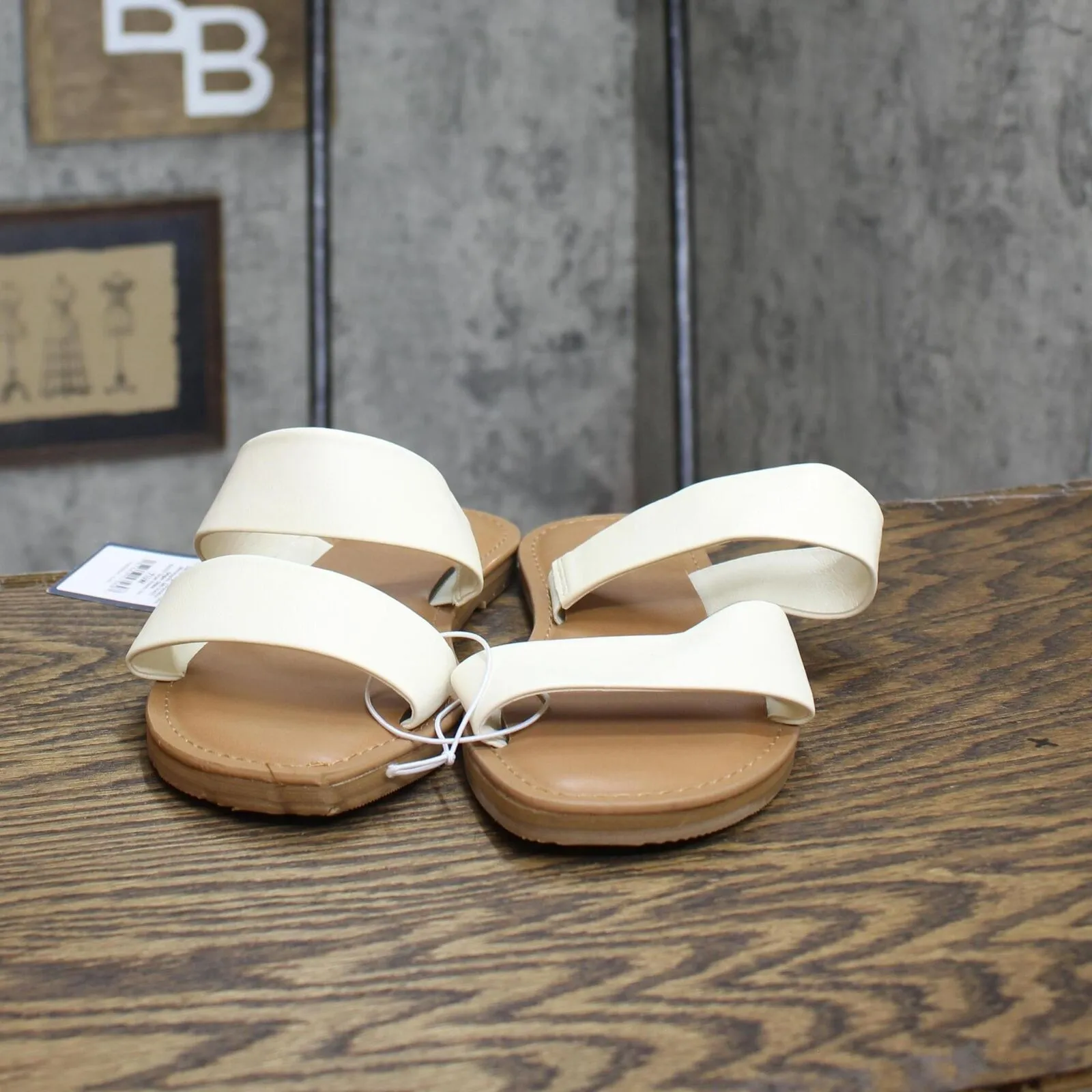 Universal Thread Women's Dora Wide Width Footbed Sandals Cream Brown 7.5W
