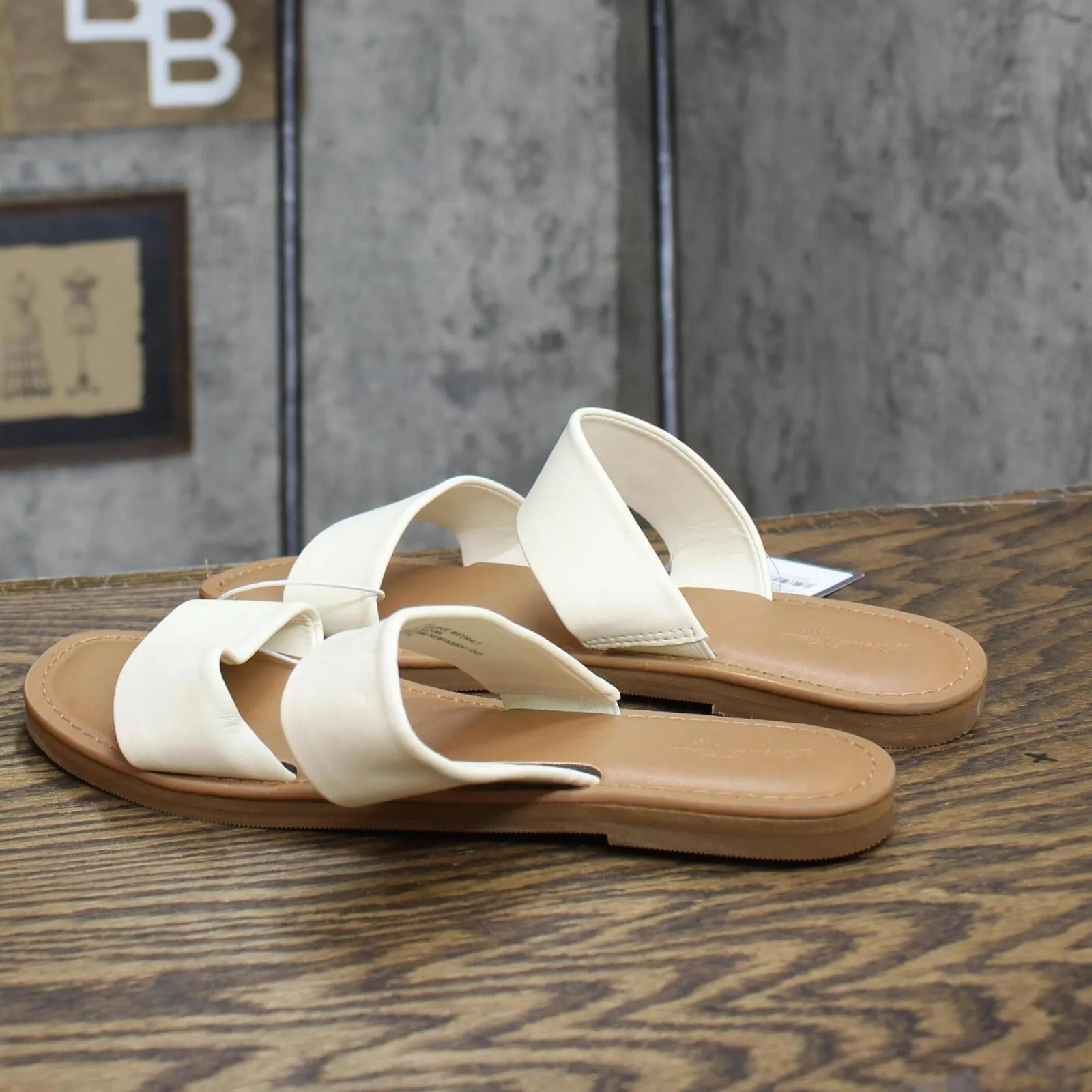 Universal Thread Women's Dora Wide Width Footbed Sandals Cream Brown 7.5W